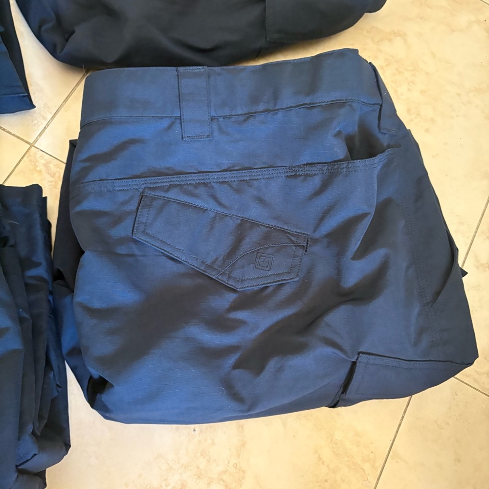 5.11 Tactical Size 50 LOT OF 6 mens Pants - Picture 10 of 15